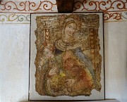 98 Bell'affresco di Madonna con Bambino nella piccola 'sagrestia'